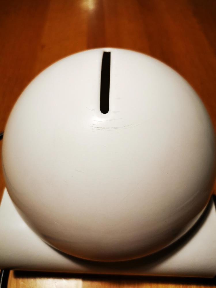 Meblo namizna luč model Bugi iz kolekcije Guzzini