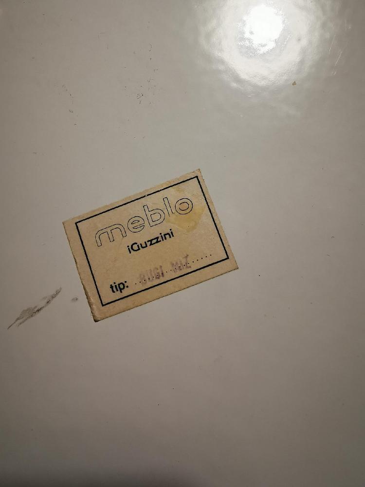 Meblo namizna luč model Bugi iz kolekcije Guzzini