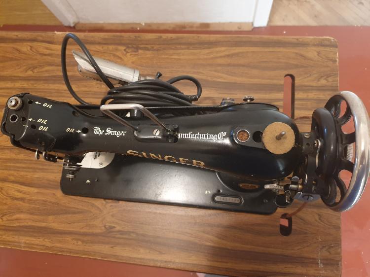STARINSKI ŠIVALNI STROJ SINGER