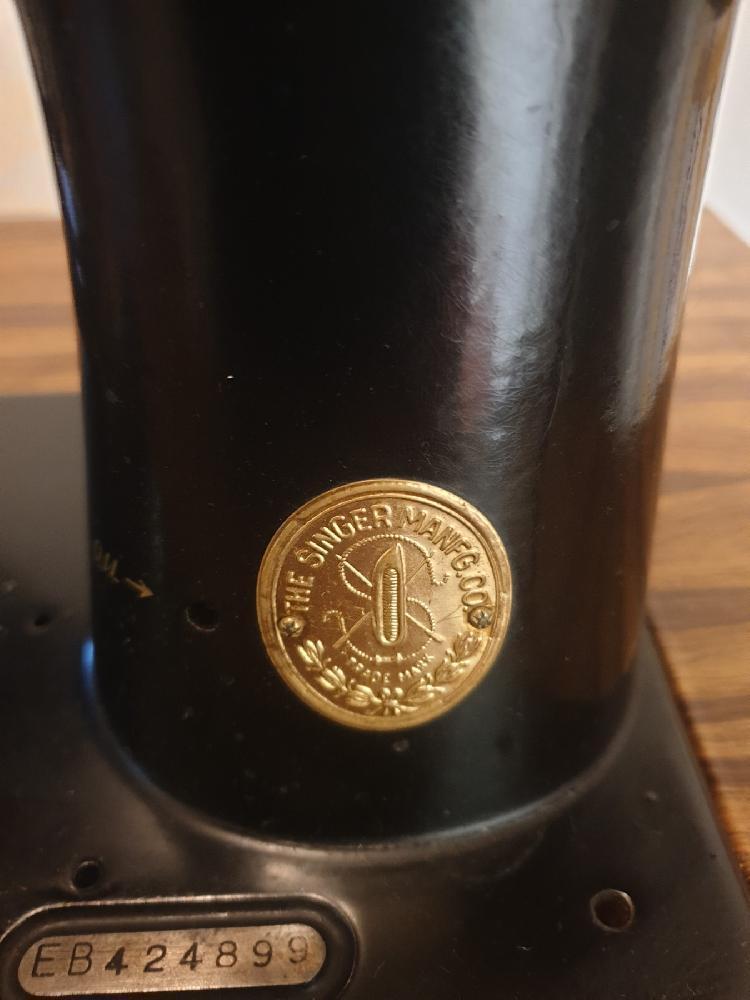 STARINSKI ŠIVALNI STROJ SINGER