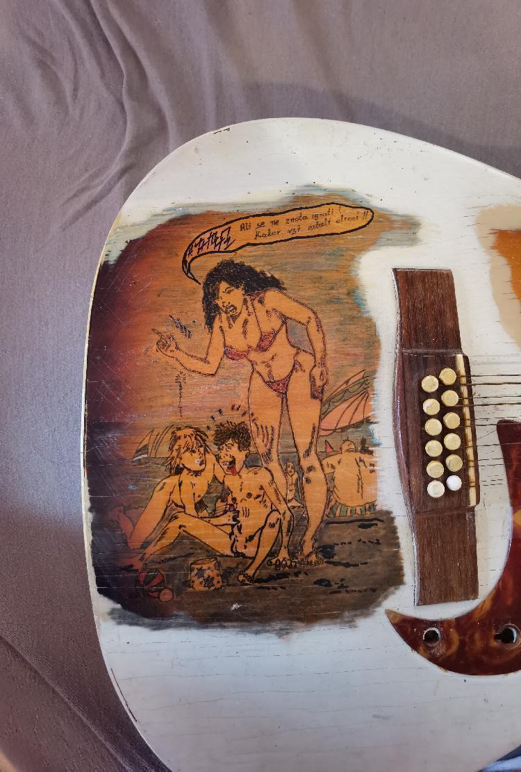 Stara Gitara sa poslikavom