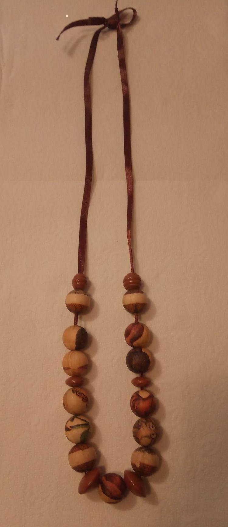 Lesena ogrlica I-spletnedrazbe.si