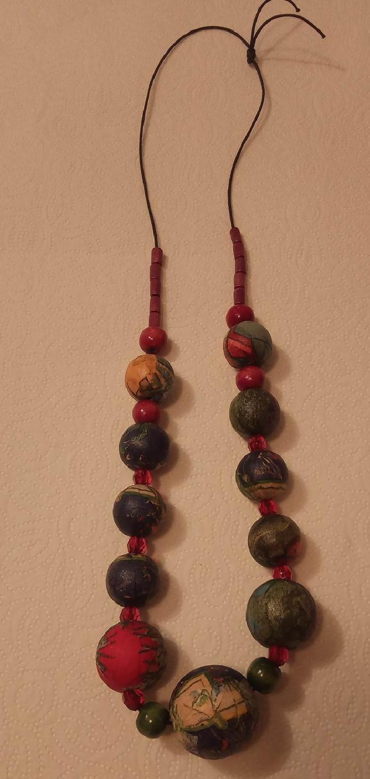 Lesena ogrlica N-spletnedrazbe.si