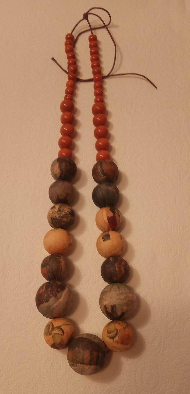 Lesena ogrlica T-spletnedrazbe.si