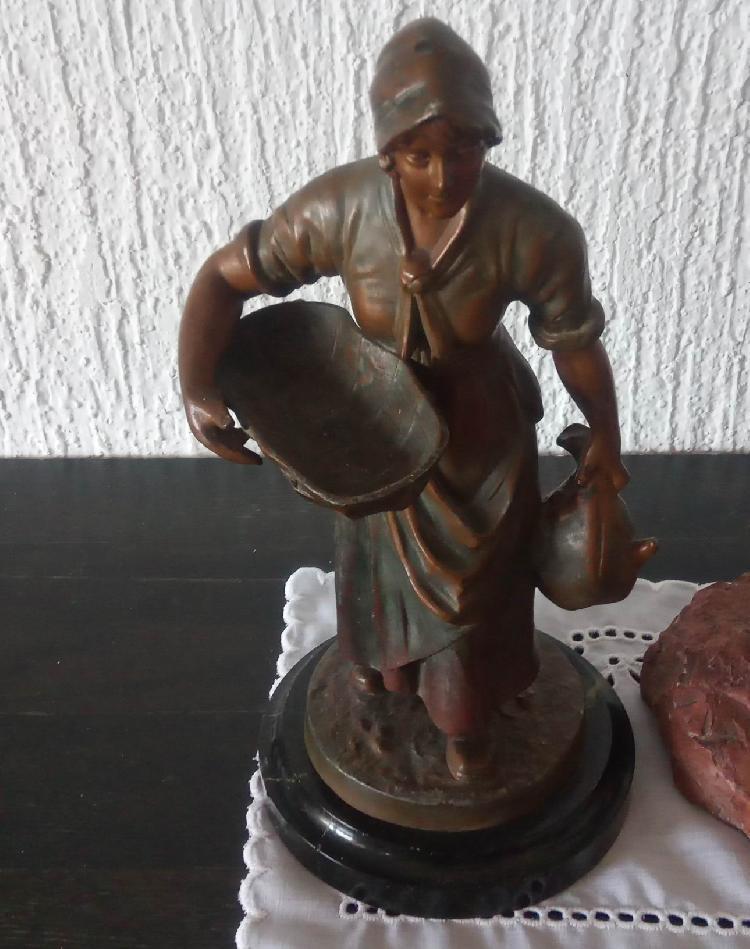 Namizna figura-spletnedrazbe.si