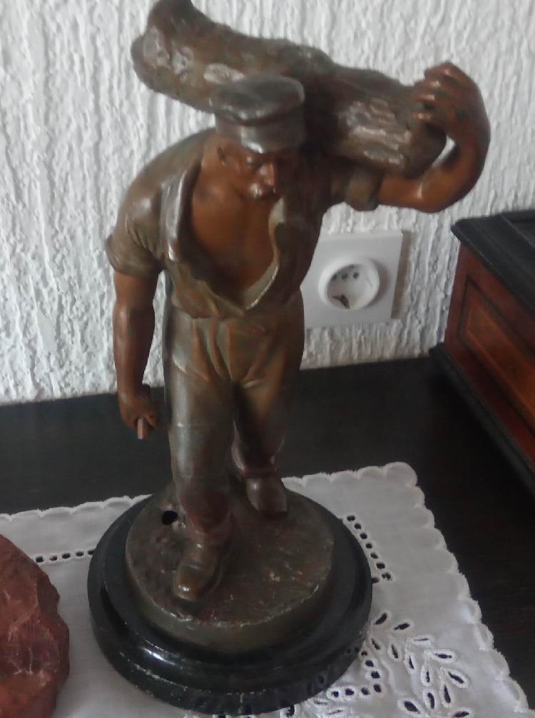 Namizna figura-spletnedrazbe.si