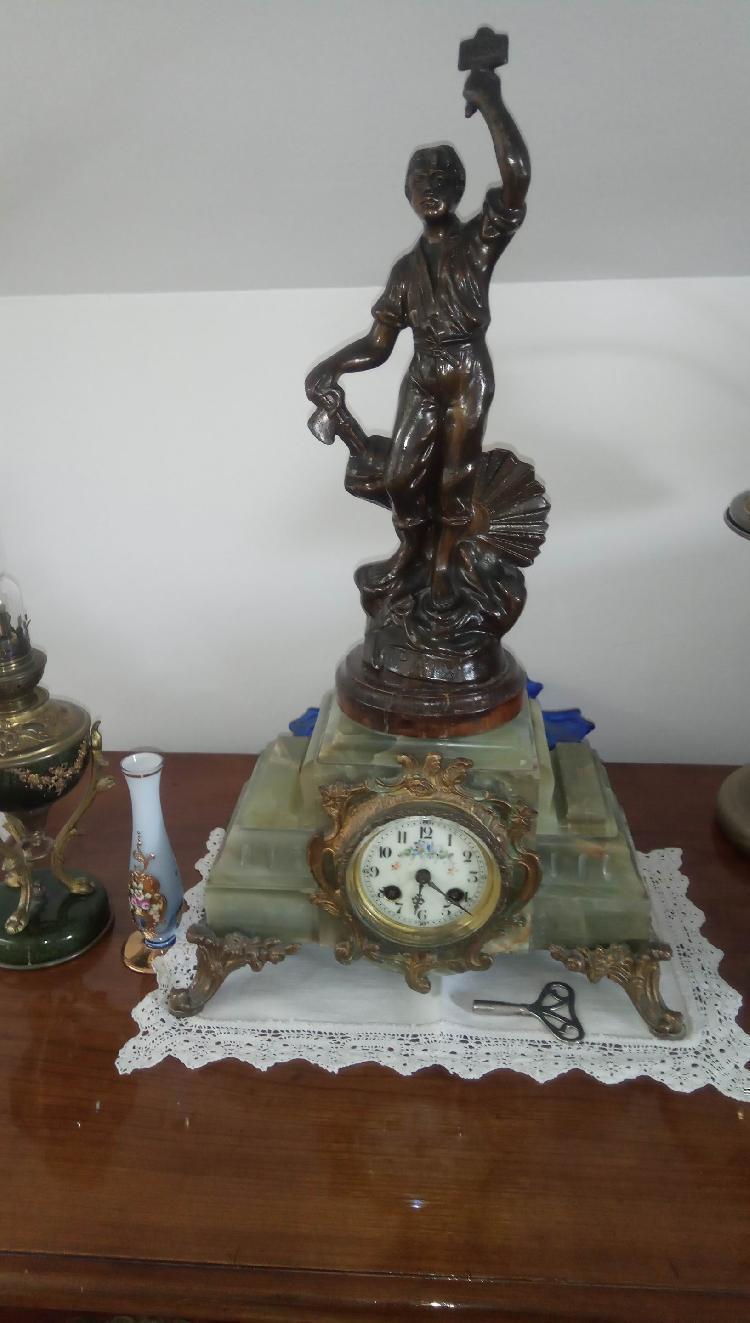 Namizna ura-spletnedrazbe.si