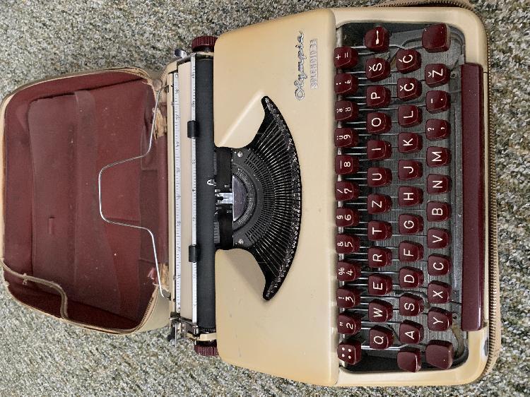 Pisalni stroj Olympia Splendid 33-spletnedrazbe.si