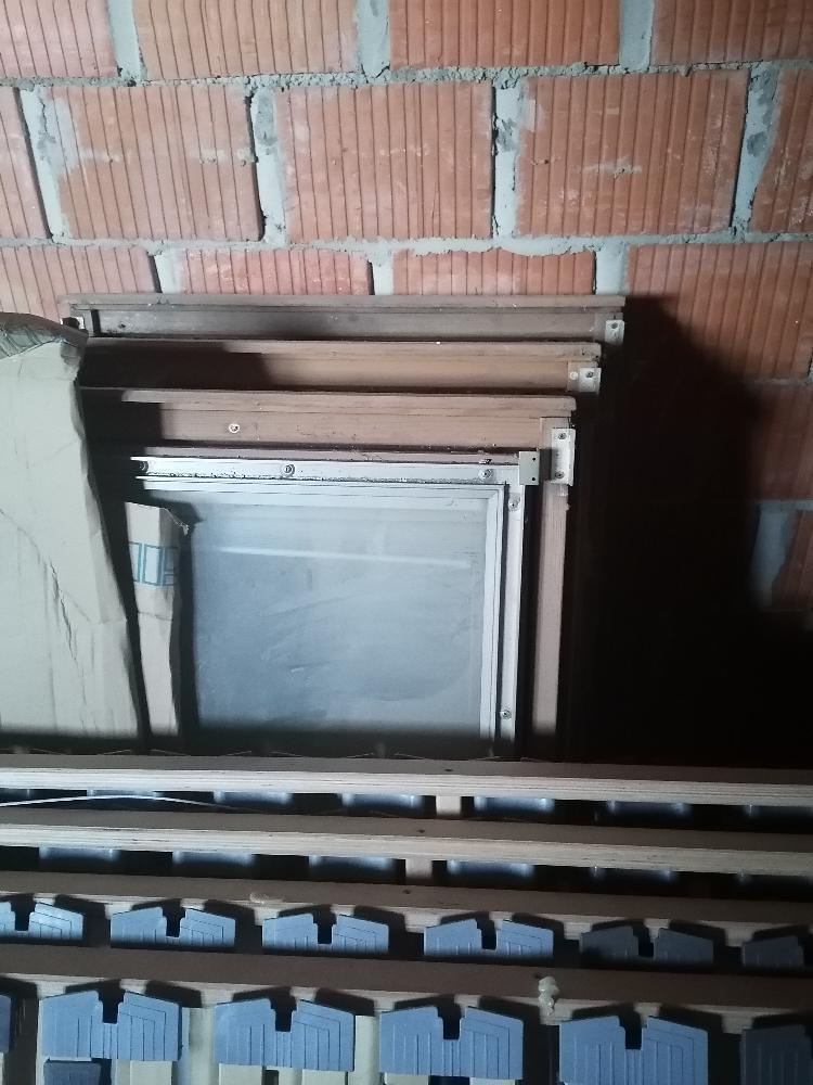 Strešna okna 4kom-spletnedrazbe.si