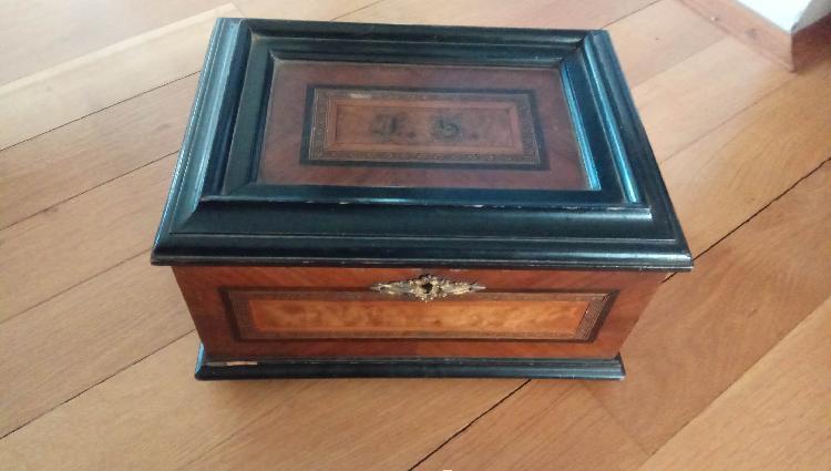 Šatulja-spletnedrazbe.si